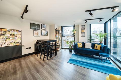 Tower Bridge Road, London, SE1 2 bed apartment for sale