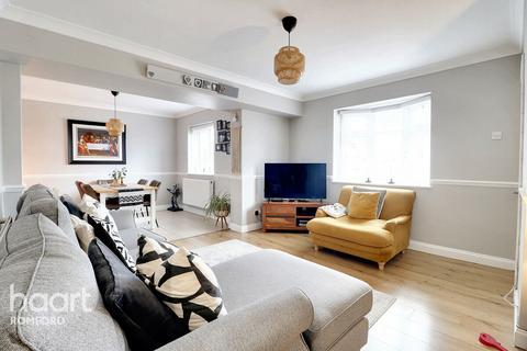 Bellhouse Road, Romford, RM7 0LS 4 bed end of terrace house for sale