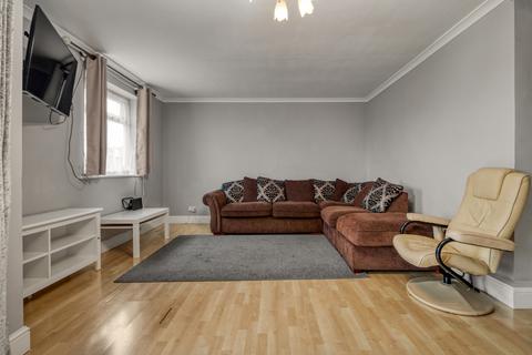 Mark Lodge, London EN4 2 bed flat for sale