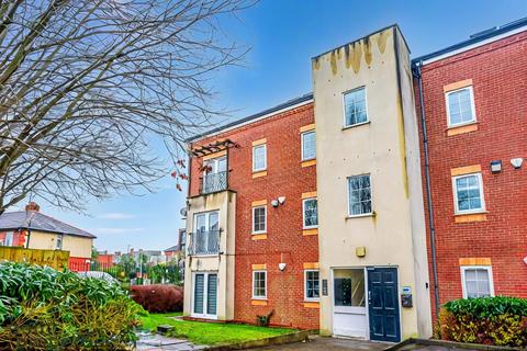 Leigh, Manchester WN7 2 bed flat for sale