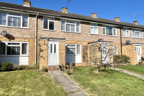Walnut Close, Yateley GU46 3 bed terraced house for sale