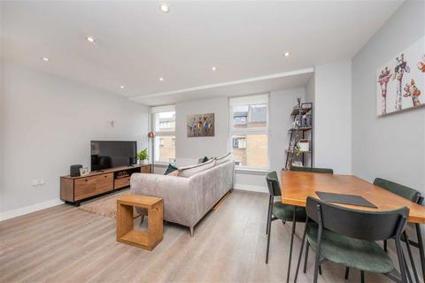 The Causeway, Teddington TW11 2 bed flat for sale