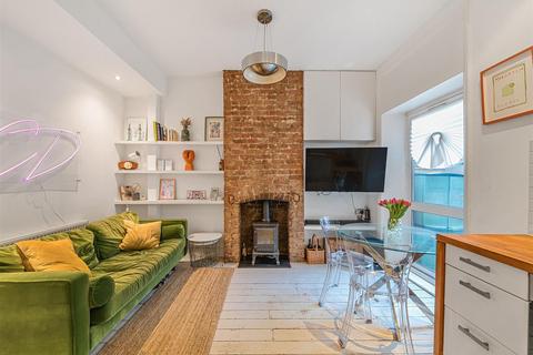 Kilburn Lane, London,W10 2 bed flat for sale