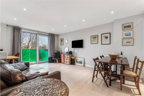 Plough Road, London, SW11 3 bed apartment for sale