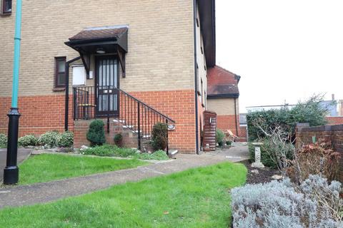 Hilltop Close, Rayleigh, SS6 2 bed retirement property for sale