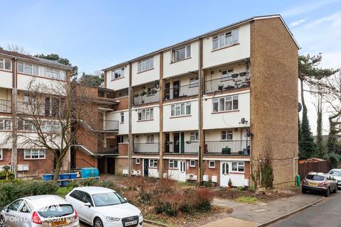 Spring Hills, Harlow 2 bed maisonette for sale