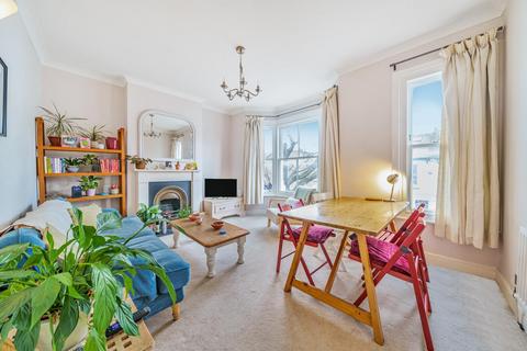 Eversleigh Road, Battersea, London, SW11 2 bed flat for sale