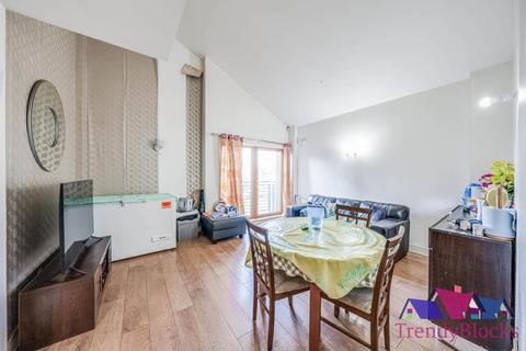 Hainault Street, Ilford IG1 3 bed maisonette for sale