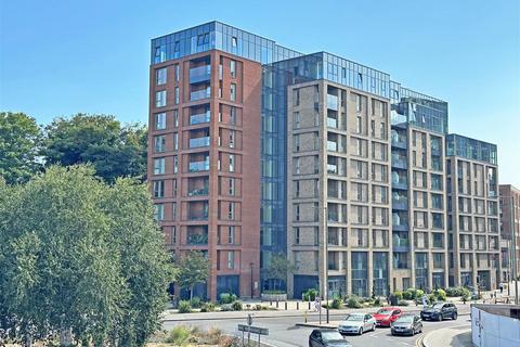 Marketfield Way, Redhill 2 bed flat for sale