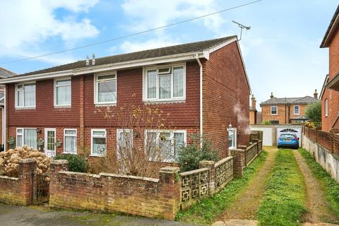 Avondale Road, Newport PO30 3 bed semi