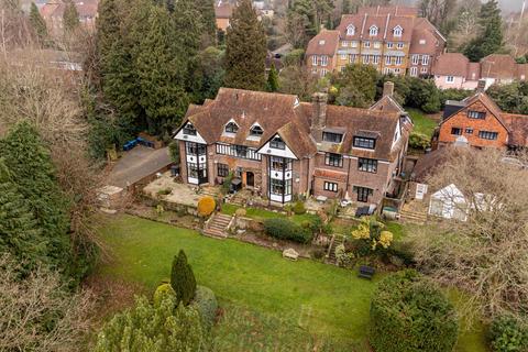 Fairfield Road, East Grinstead RH19 2 bed apartment for sale