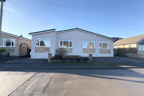 Westfield Avenue, Skelmanthorpe, HD8 9AH 4 bed detached bungalow for sale