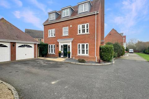 Quilberry Drive, Braintree, CM77 5 bed detached house for sale