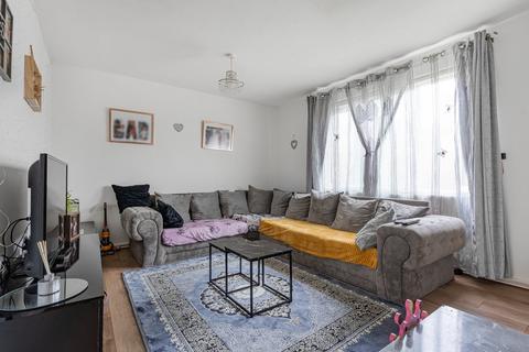 Falcon Drive, Stanwell... 2 bed maisonette for sale