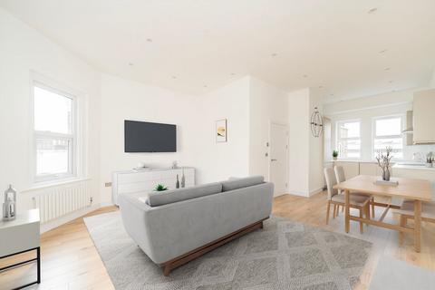 Boscombe Road, London W12 2 bed flat for sale