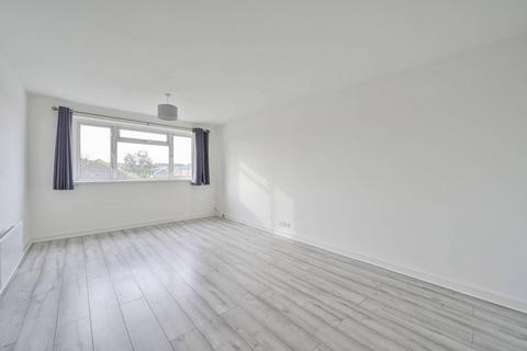 Graham Road, Mitcham, CR4 2 bed flat for sale