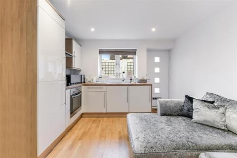 47 Woodlands Road, Earlswood RH1 1 bed mews for sale