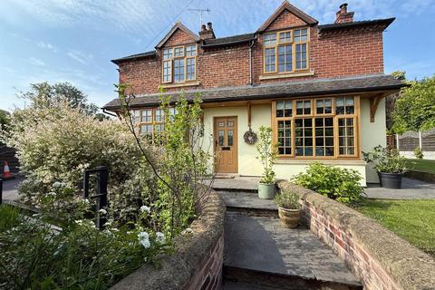 Wood Lane, Uttoxeter ST14 4 bed detached house for sale