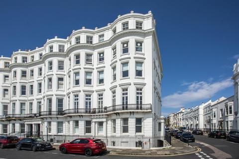 Clarendon Terrace, Brighton BN2 2 bed apartment for sale
