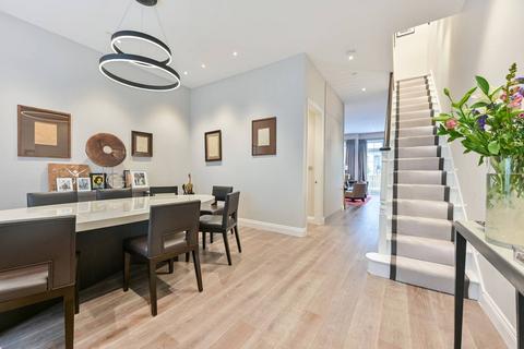 Oakfield Street, Chelsea, London, SW10 5 bed end of terrace house for sale