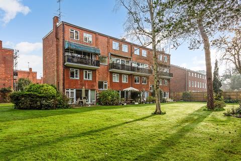 Broom Close, Teddington TW11 3 bed duplex for sale