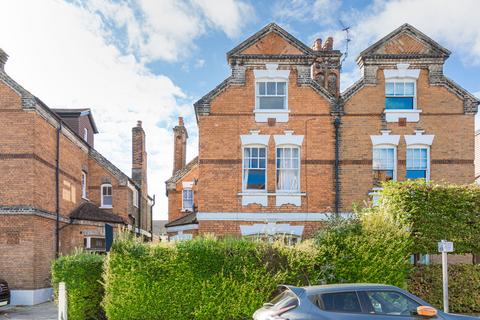 * 18 Sheen Park, Richmond, Surrey Studio for sale