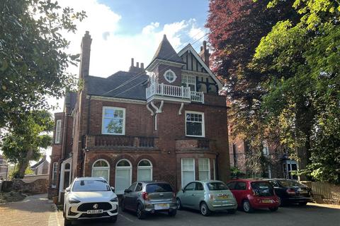 Cross O'cliff Hill, Lincoln 2 bed apartment for sale