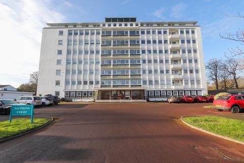 Compton Place Road, Eastbourne, BN21 3 bed flat for sale