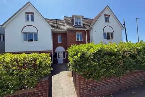 Wimborne Road East, Ferndown 2 bed flat for sale
