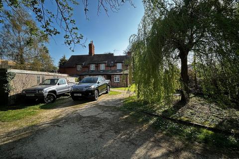 Welveland Lane, Gloucester GL4 4 bed cottage for sale