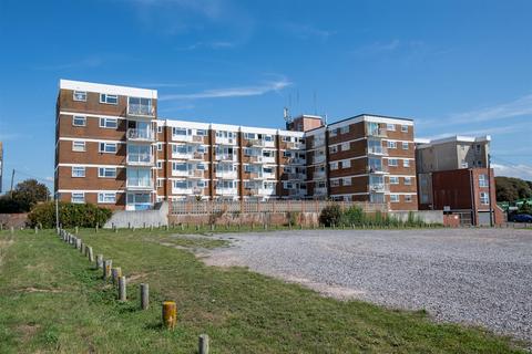 Sea Front, Hayling Island PO11 2 bed flat for sale