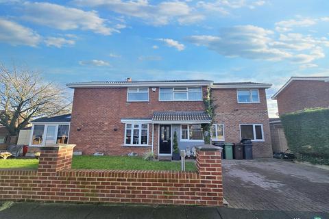 Woodhorn Drive, Wansbeck Estate... 4 bed semi
