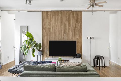 Princelet Street, London, E1 2 bed apartment for sale