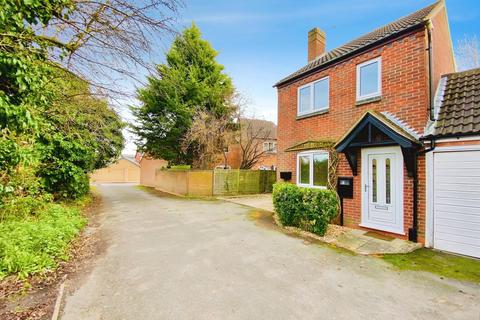 Glebelands Road, Glebelands... 2 bed link detached house for sale