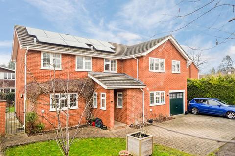 Manor Farm Way, Seer Green, HP9 4 bed detached house for sale