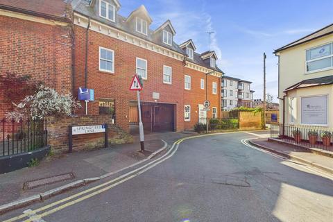 Monument Green, Weybridge 2 bed flat for sale