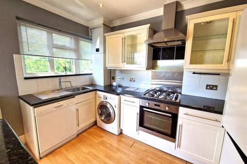Nugents Court, Hatch End 2 bed flat for sale