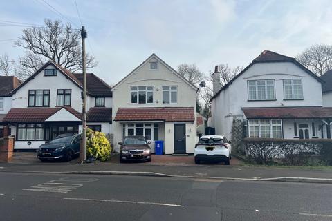 Eastcote Road, Pinner, HA5 3 bed apartment for sale