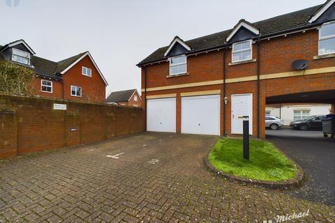 Alder Road, Weston Turville... 2 bed coach house for sale