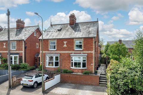 4 bedroom semi-detached house for sale