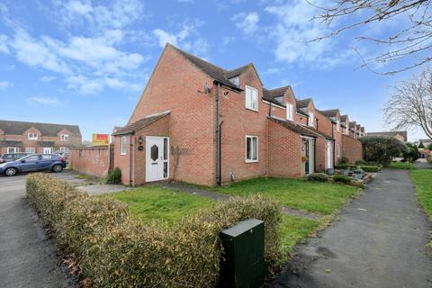 Kidlington,  Oxfordshire,  OX5 2 bed end of terrace house for sale