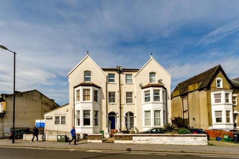 Selhurst Road, Croydon, London, SE25 2 bed flat for sale