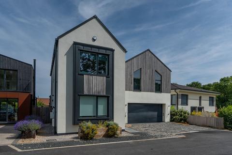 Wood Crescent, Bicester OX25 5 bed detached house for sale