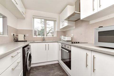 Lind Road, Sutton, Surrey 2 bed flat for sale