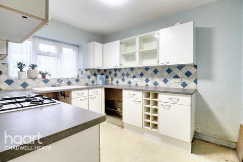Whalebone Lane South, Dagenham 1 bed apartment for sale