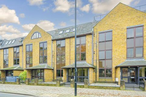 St. Johns Road, Isleworth TW7 Studio for sale