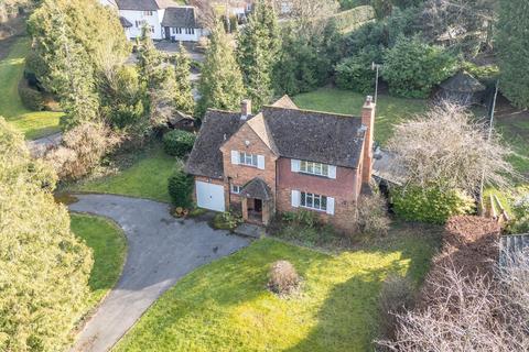 Garden Close, Leatherhead, Surrey, KT22 3 bed detached house for sale
