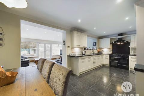5 bedroom semi-detached house for sale