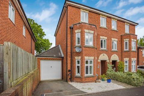 Sir Charles Irving Close, The Park... 3 bed semi