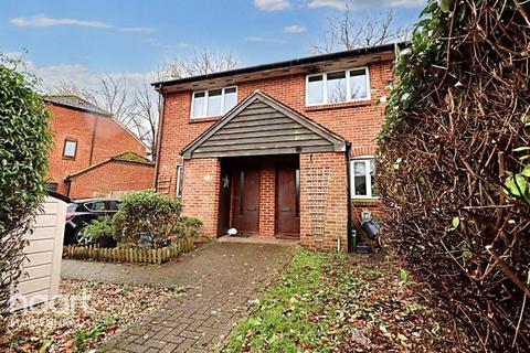 Stonefield Park, Maidenhead 2 bed terraced house for sale